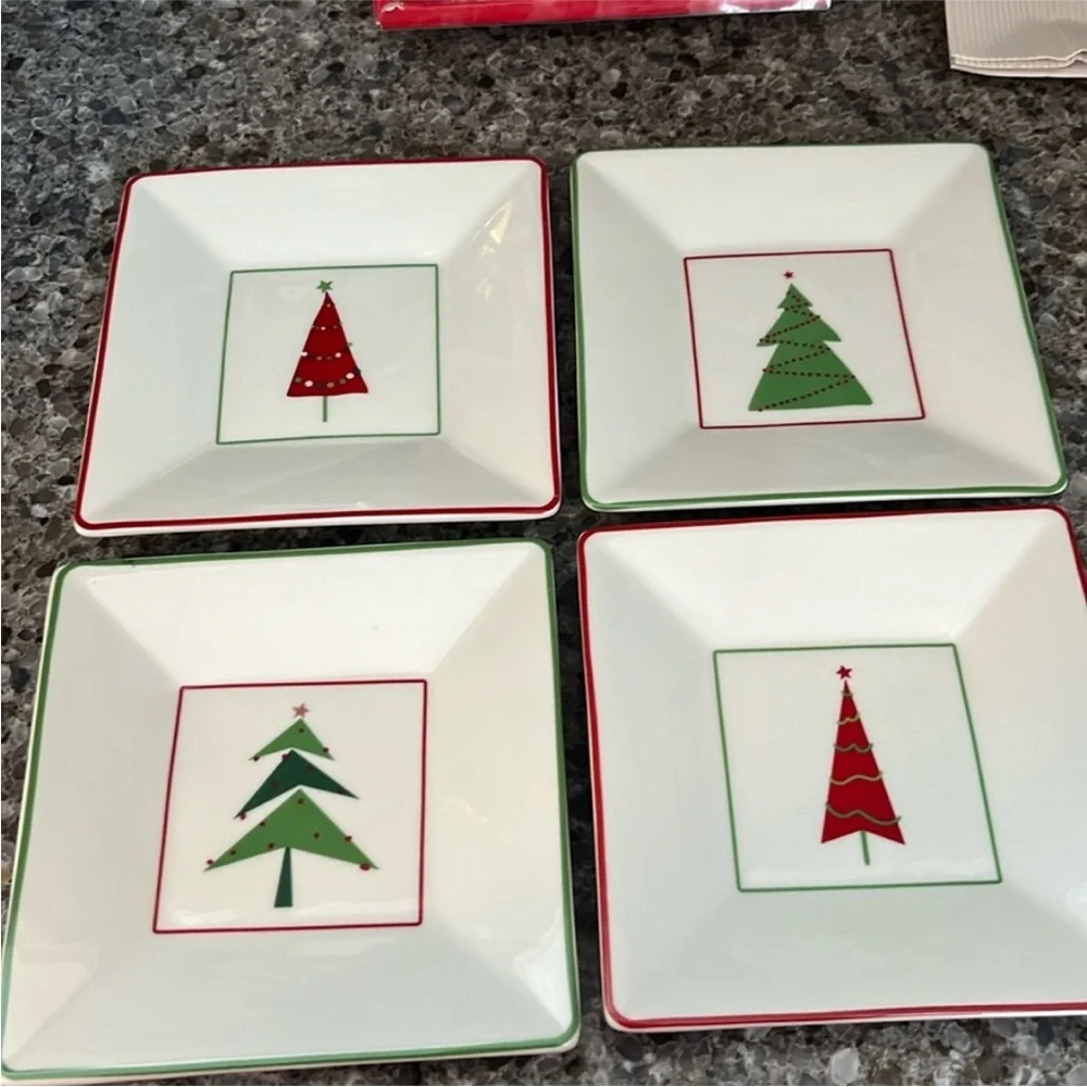 New in box! Set of 4 Crate & Barrel square Christmas tree hors dessert plates